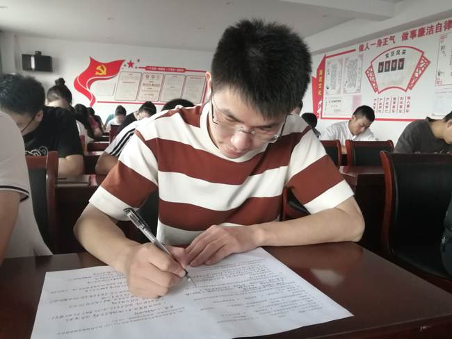 以考促學(xué)、以學(xué)促廉